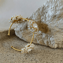 Load image into Gallery viewer, Pearl Cluster Cuff Bangle
